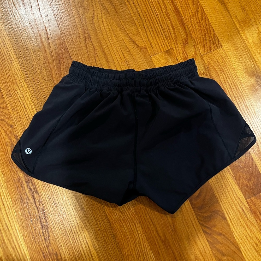 EUC Lululemon 3 inch hotty hot low rise